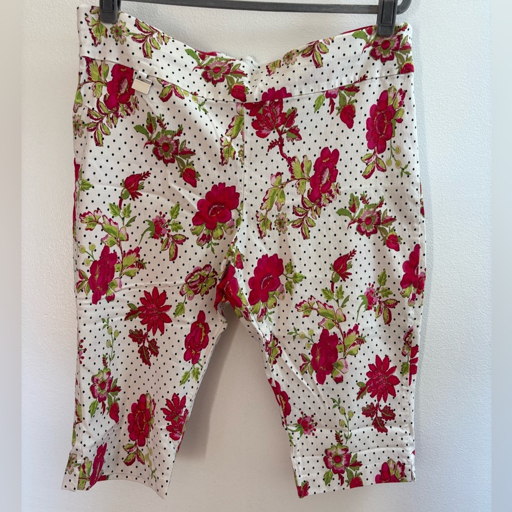NWOT Alex & Olivia Floral Stretch Capri Pants 18W